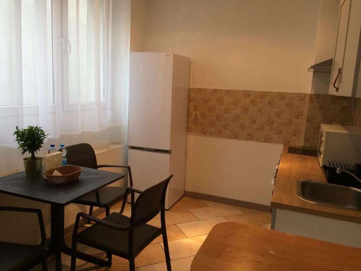 Apartament nad Stonehenge Appartement Dąbrowa Górnicza Buitenkant foto